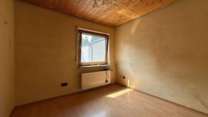 2. Schlafzimmer (OG)