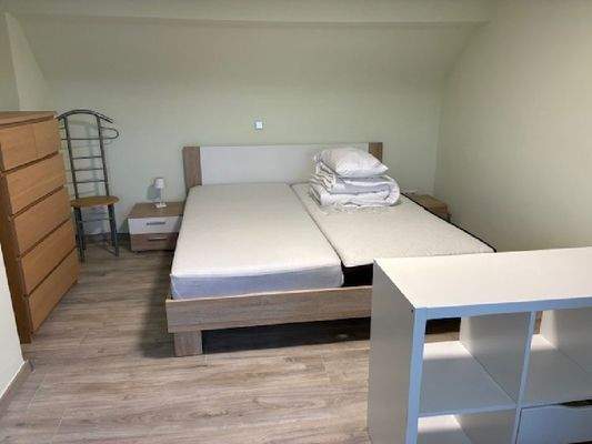 der Platz im Schlafzimmer