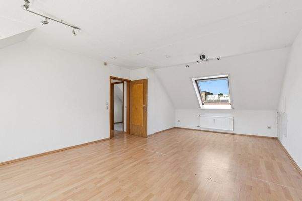 Lichtdurchfluteter Wohn- und Essbereich