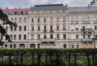 Hausansicht vom Park aus