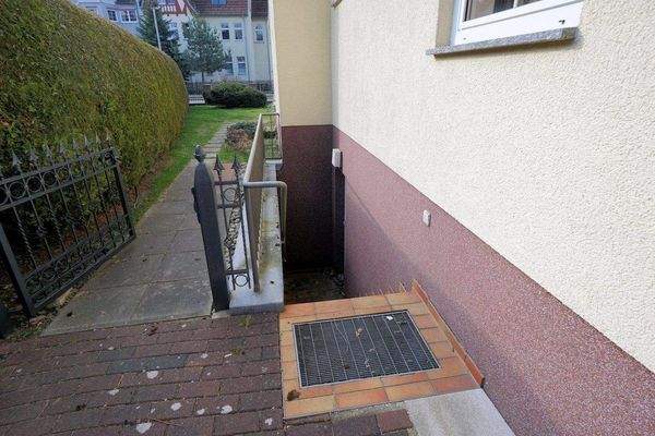 Zugang Garten und Souterrain (1).jpg