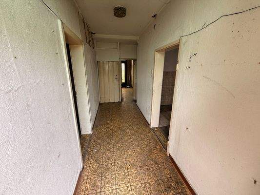 33 Flur rechte Hälfte