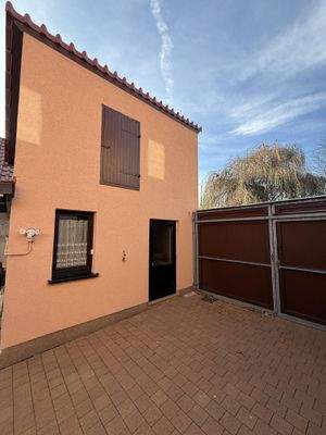 Anbau mit Garten,-Hofküche