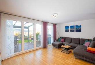 Wohnzimmer mit Terrassenzugang