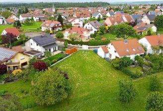 Luftaufnahme Grundstück und Wohngebiet