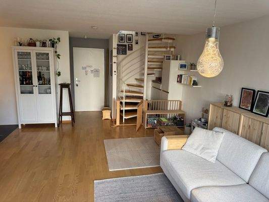 Eingang / Treppe ins OG