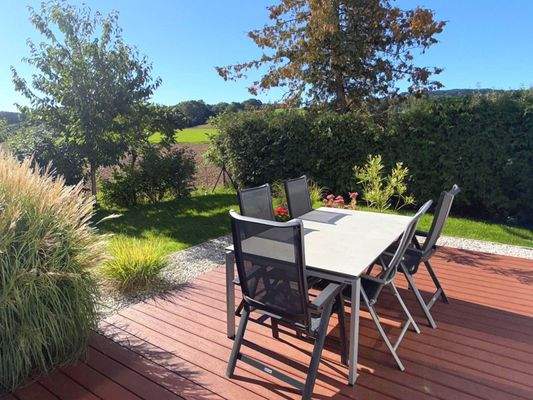 Terrasse und Südgarten