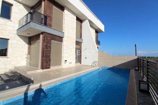 4-Bedroom Semi-Detached Villa with Pool and Garden in Belek
