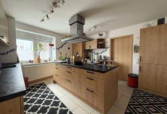 Großzügige Küche (Foto 1)