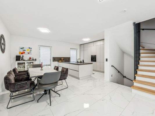 Küche und Essbereich