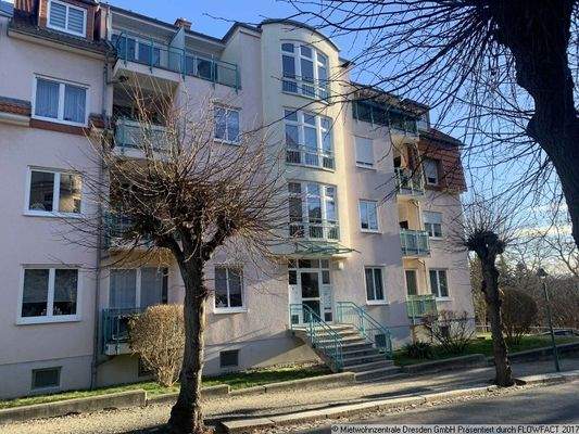 Hausansicht - 3-R-Wohnung mit Balkon und Badewanne in Kamenz