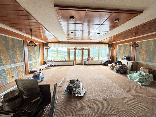 Gästesaal mit großer Terrasse.jpg