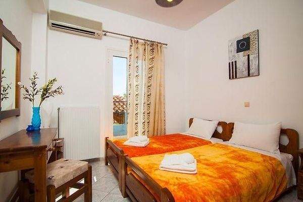 Kreta, Perama: Große Villa mit 2 kleinen Wohnungen zum Verkauf