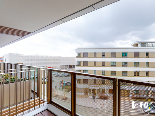 Überdachter Balkon in Südausrichtung