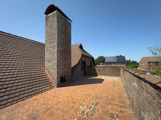 Dachterrasse mit gefliester Vollbetondecke