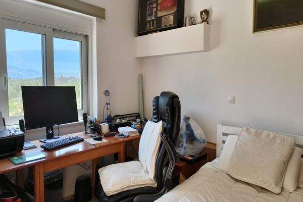 Kreta, Kalamitsi Amigdali: Charmantes kretisches Haus mit privatem Olivenhain und Bergblick zu verkaufen