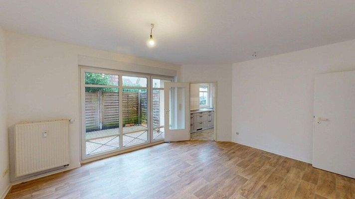 Helles Wohnzimmer mit Terrassenzugang