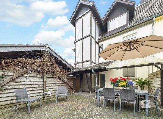 Gartenansicht/Terrasse (KI)