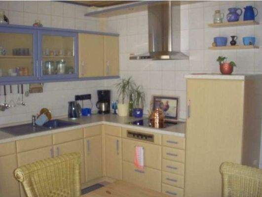 Kaufgegenständliche L-förmige Einbauküche