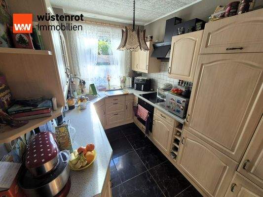 Küche mit Einbaugeräten im EG