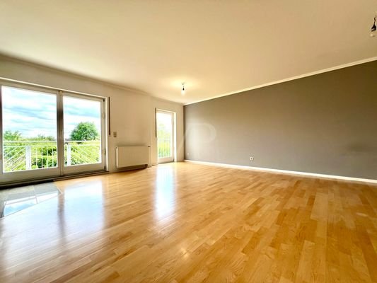 Lichtdurchflutetes Wohn- und Esszimmer
