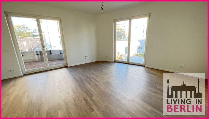 Wohnzimmer mit Zugang zum Balkon