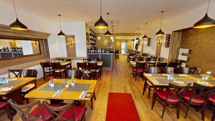 Historisches-Geschaftshaus-an-der-Porta-Nigra-Baudenkmal-bis-Ende-2036-vermietet-ausbaufahig-03292026_171936