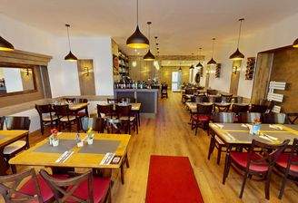 Historisches-Geschaftshaus-an-der-Porta-Nigra-Baudenkmal-bis-Ende-2036-vermietet-ausbaufahig-03292026_171936