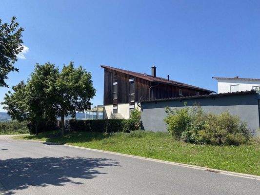 Haus - Osten mit Carport