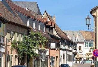 Strßenansicht Weinstraße