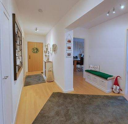 offener Eingangsbereich und Flur