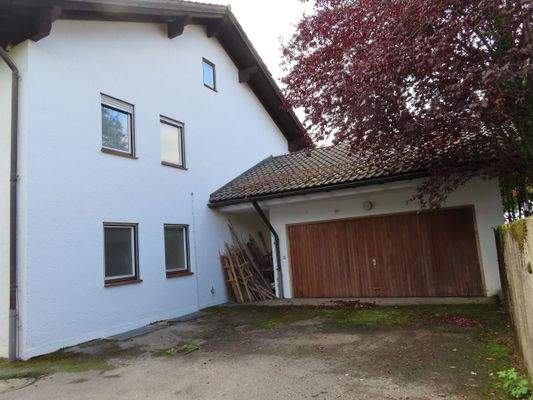 7 Nordseite und Garagenzufahrt.JPG