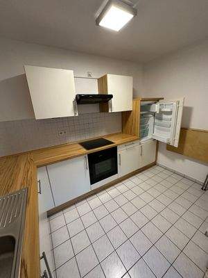 Moderne Küche mit Geräten