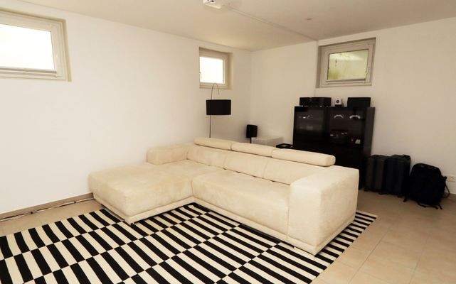 Keller Hobbyraum .JPG