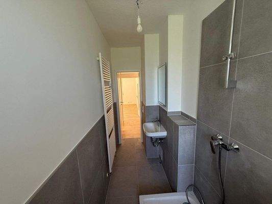 Bad mit Fenster Bild 2.jpg