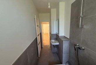 Bad mit Fenster Bild 2.jpg