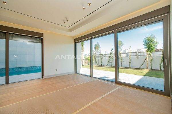 Houses with Private Garden and Pool in Antalya Lara
