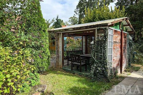 Blick zum Gartenpavillion