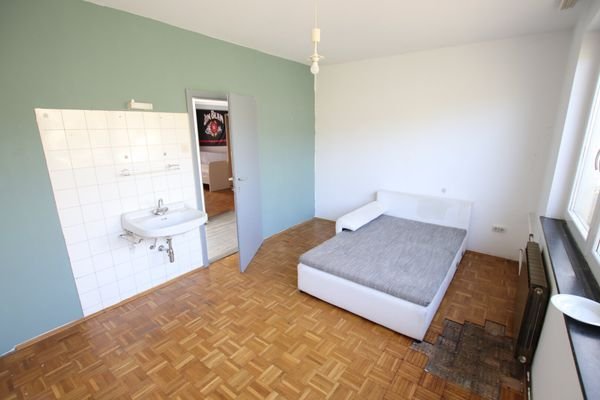 Wohn- und Geschäftshaus in Keutschach-Höflein mit 1.892m² Grundstück und 3 XXL-Garagen Nähe Rauschelesee mit vielen Verwendungsmöglichkeiten!