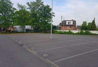 Aussenansicht mit Flutlicht