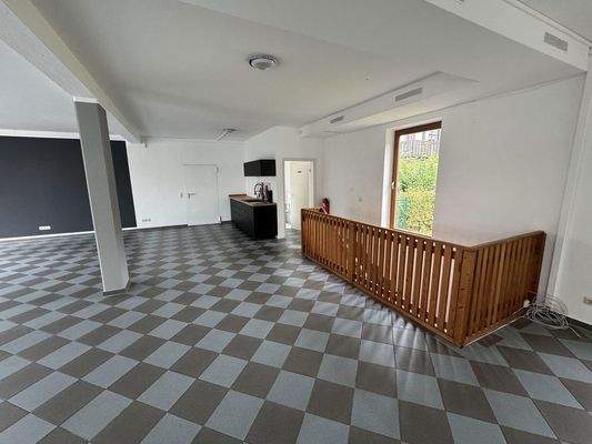 EG mit Treppenabgang ins KG