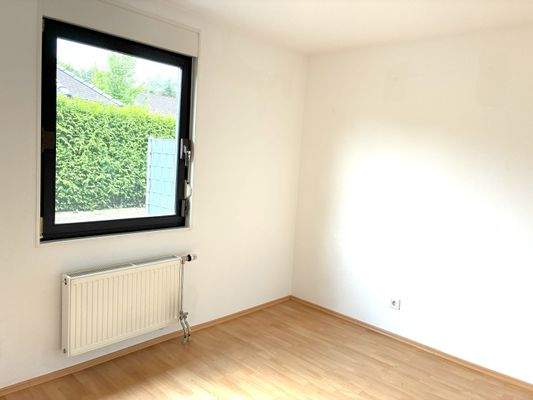 Schlafzimmer 2 EG.jpg