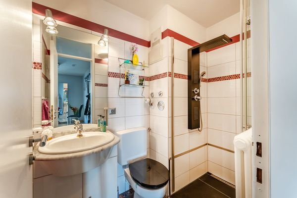 Bad mit WC und Dusche 
