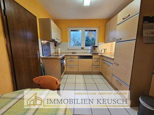 Einbauküche mit Sitzgelegenheit