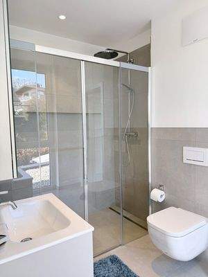 Bad/WC mit Dusche im Obergeschoss