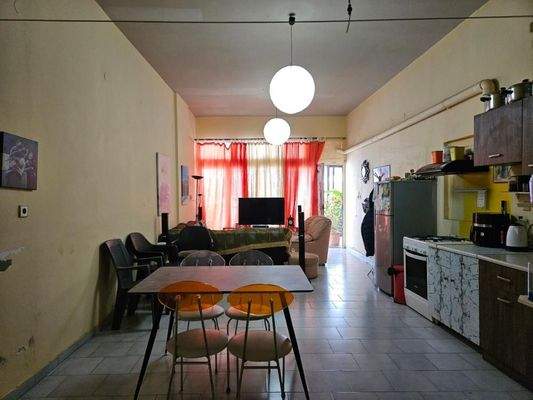 Kreta, Sisi: Erdgeschosswohnung im Dorfzentrum zu verkaufen