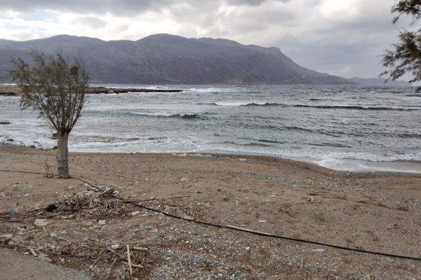 Kreta, Kissamos: Grundstück am Meer in Kasteli zu verkaufen. Außergewöhnliche Investitionsmöglichkeit