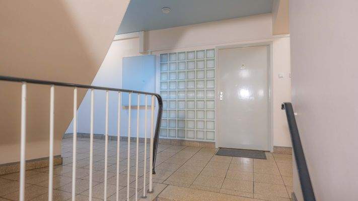 Wohnungstüren und Sicherungskasten