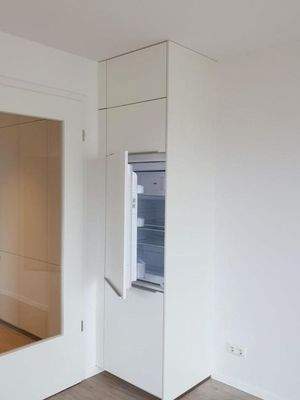 ... mit Kühlschrank, etc.