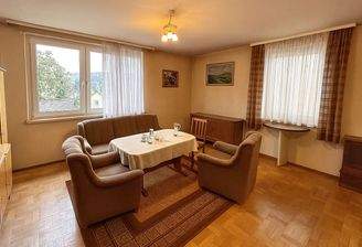 Wohnzimmer Wohnbeispiel (KI-generierte Einrichtung)